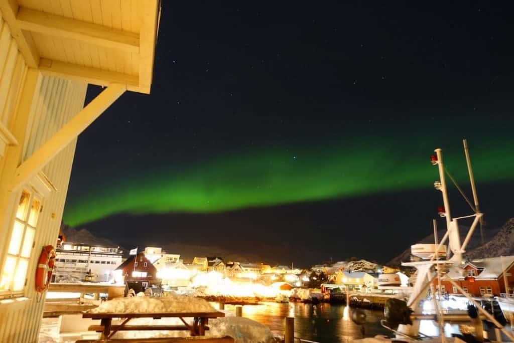 Watching Aurora With Kids From The Warmth of Cabin Hotel 9 Watching Aurora With Kids From The Warmth of Cabin Hotel 9