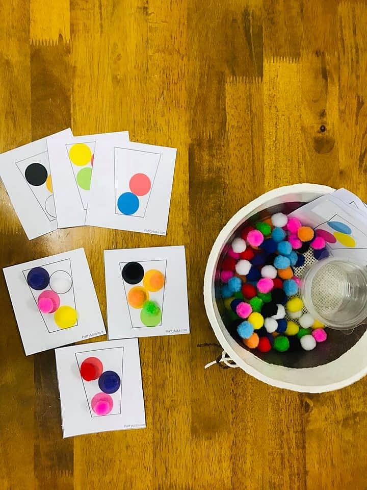 Pompom Activity With Toddler : Pompom Sorting Color Mat (28 Sets) 4 Pompom color sorting