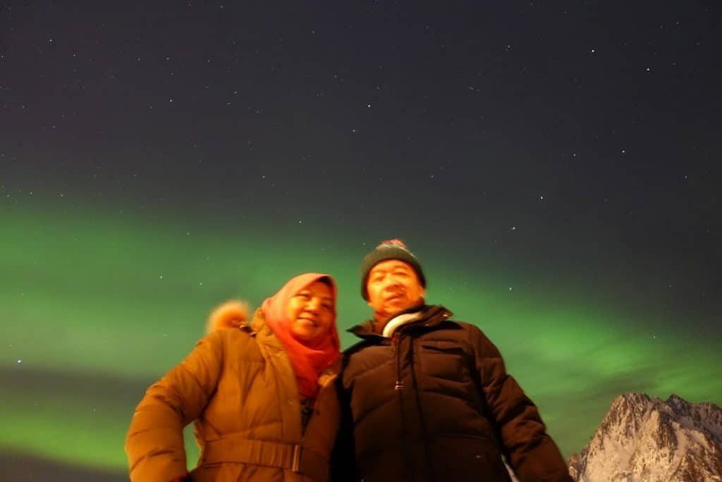 Watching Aurora With Kids From The Warmth of Cabin Hotel 10 Watching Aurora With Kids From The Warmth of Cabin Hotel 10