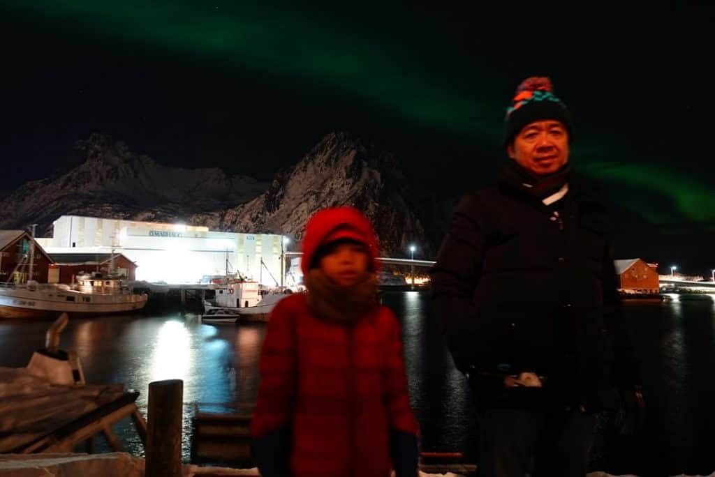 Watching Aurora With Kids From The Warmth of Cabin Hotel 7 Watching Aurora With Kids From The Warmth of Cabin Hotel 7
